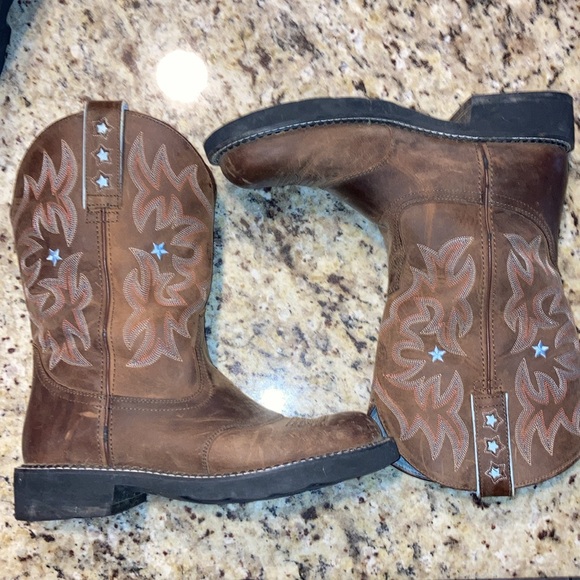 Ariat round toe size 11 - Picture 2 of 4